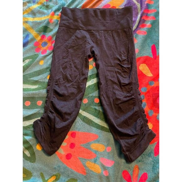 Lululemon Women's Gray In The Flow Crop II Leggings Size 4 Yoga Gym - Picture 2 of 4